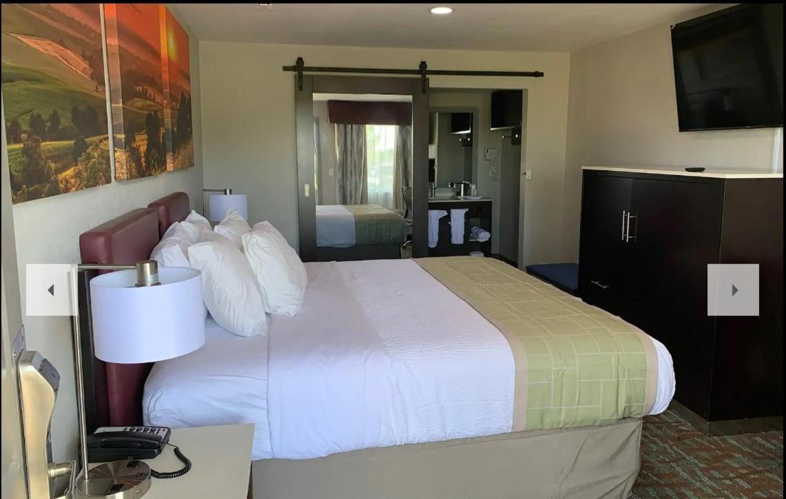 Days Inn By Wyndham Bellville Mansfield Dış mekan fotoğraf